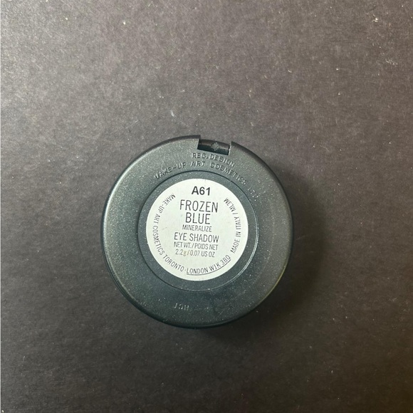 MAC Mineralize Eyeshadow Frozen Blue - Picture 4 of 4